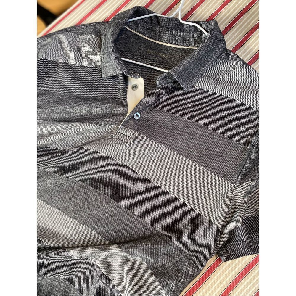 Unbranded polo style button up mens - size med